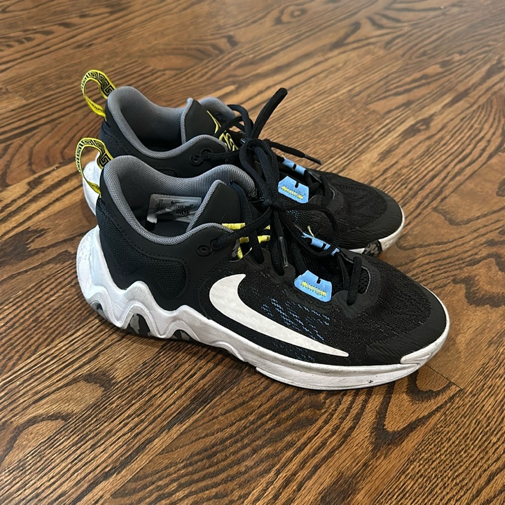 Nike Giannis Immortality Basketball Shoes size 5Y